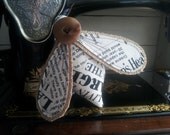 Fabric bee in newsprint Kokka linen. 'Benny'