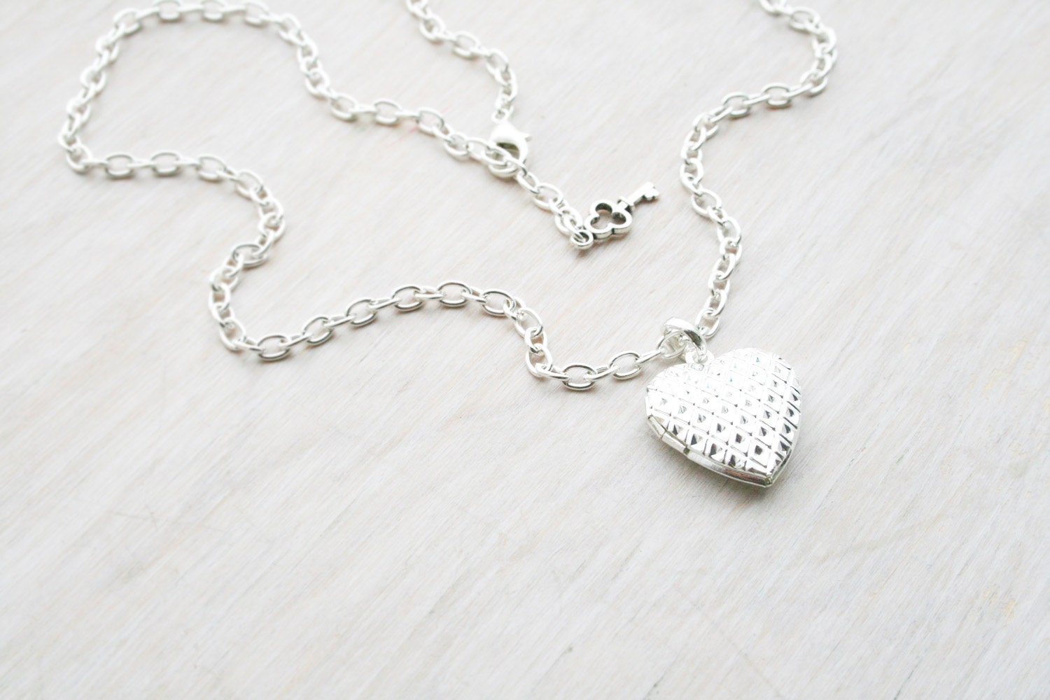 Heart Locket Necklace Vntage Heart pendant Silver. Ready to ship. Small heart and key necklace. Skeleton key
