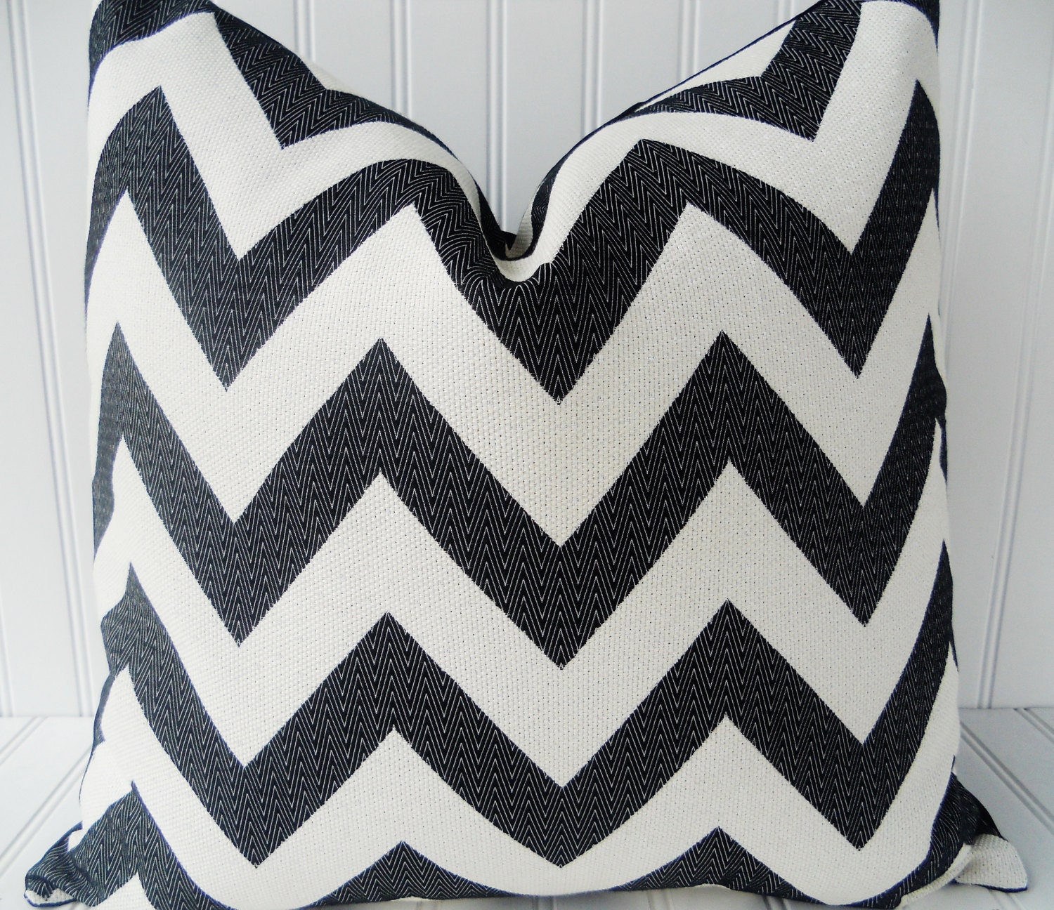 Black and White Pillow. Zig Zag Chevron Pillow - 18 x 18 inch Throw Pillow, Designer Pillow Cover
