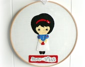 Snow White - Kids embroidery hoop wall art - wall decor - wall hanging - gift - made to order