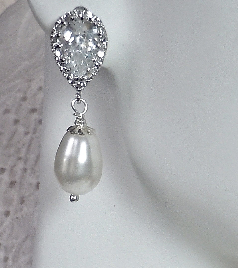 Pearl Earrings - Sterling silver - Cubic Zirconia - Posts - Bridal Jewelry - Pearl drop earrings - Classic Beauty - gift -