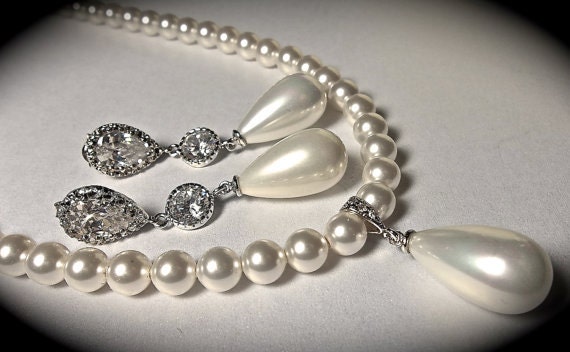 Bridal jewelry- Pearl necklace and earrings set - Long - pearl drop - Formal Jewelry -