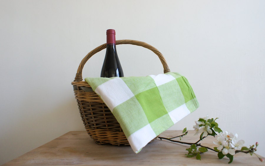 Vintage French Tablecloth // Green and White Checkered // picnic // summer trends // french country home decor // mothers day // lime citrus