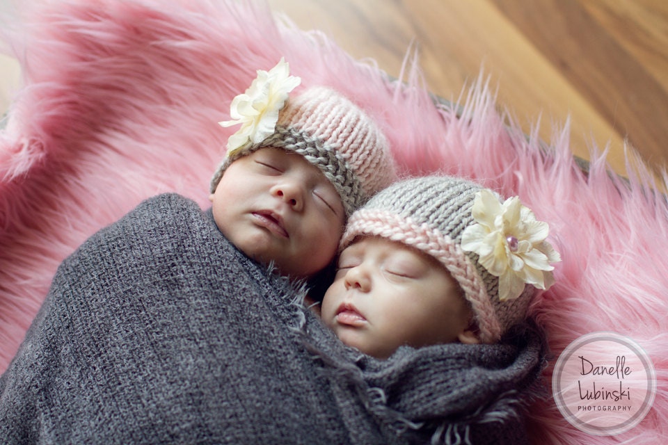 2 baby girl twin knitted beanie hats in pink gray with flower clips,newborn photography prop,Baby hat