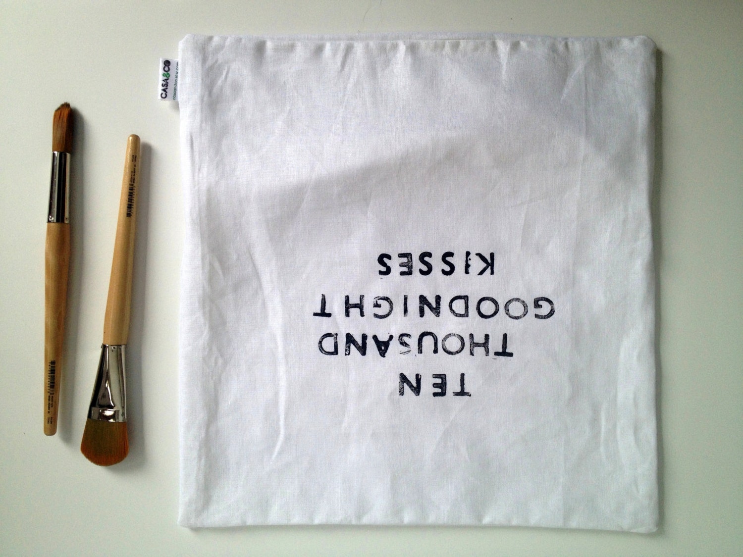 Linen Quote Pillow - Goodnight Kisses