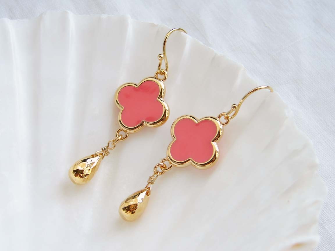Simple Pink Clover and Gold Drop Earrings. Small Quatrefoil with Gold Colored Trim. Bridesmaid Gift. Simple Modern Jewelry