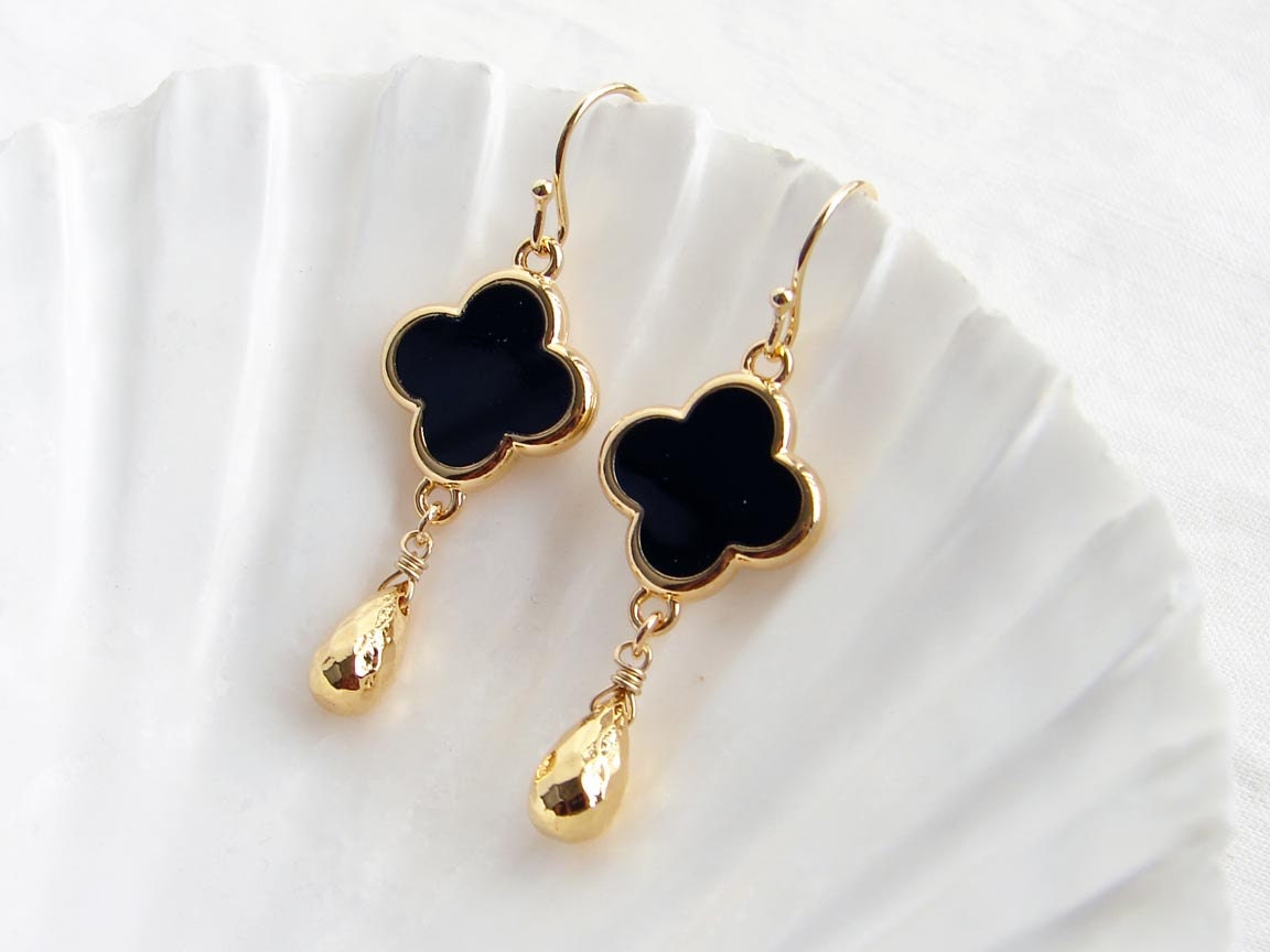 Simple Black Clover and Gold Drop Earrings. Small Quatrefoil with Gold Colored Trim. Bridesmaid Gift. Simple Modern Jewelry