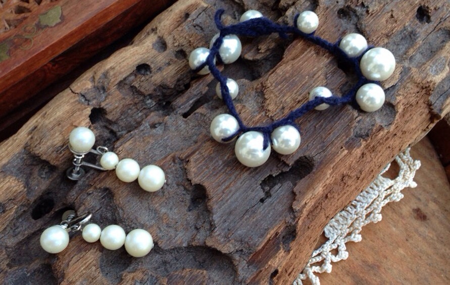 Pearl Bracelet and Dangling Screw-post earrings Set