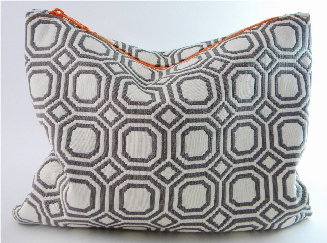 RiRi Statement Clutch