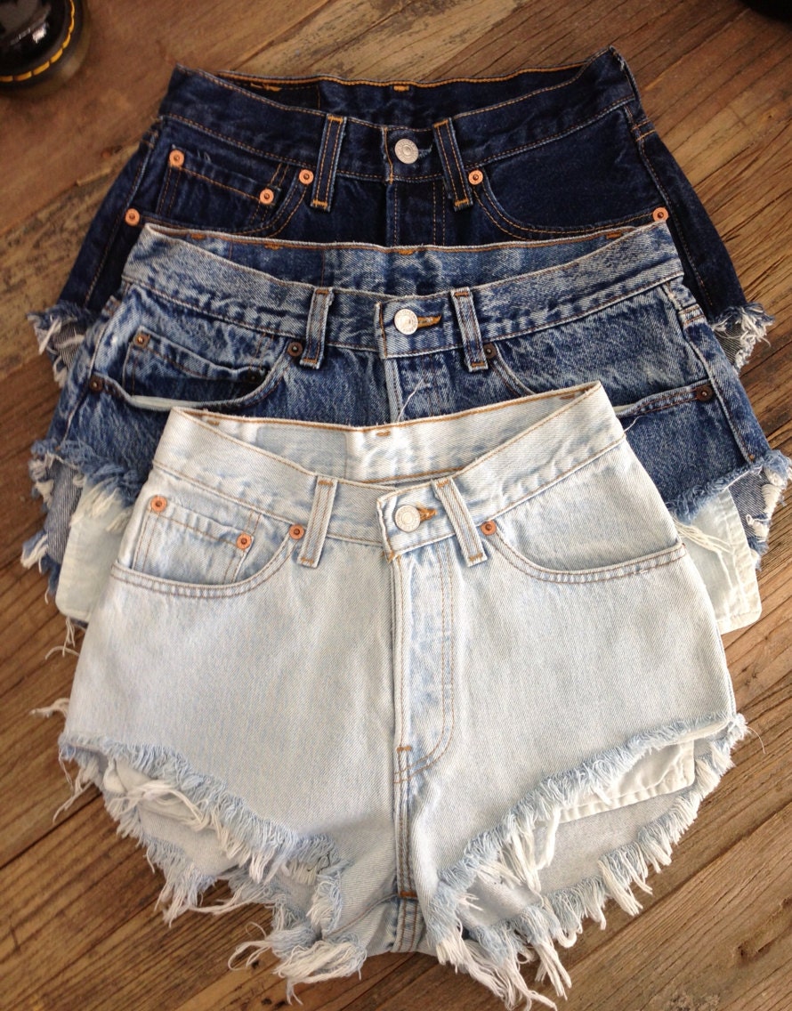 CLASSIC Vintage LEVIS High Waisted Denim Cut-Off Shorts XS