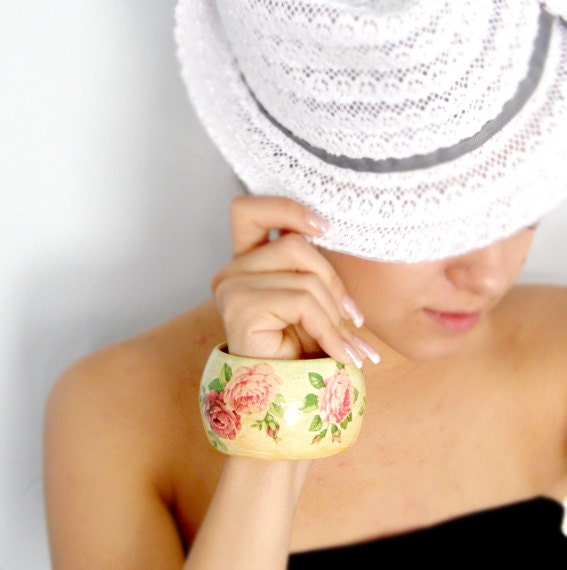 Wooden bracelet with roses - flowers jewelry - shabby chic bracelet