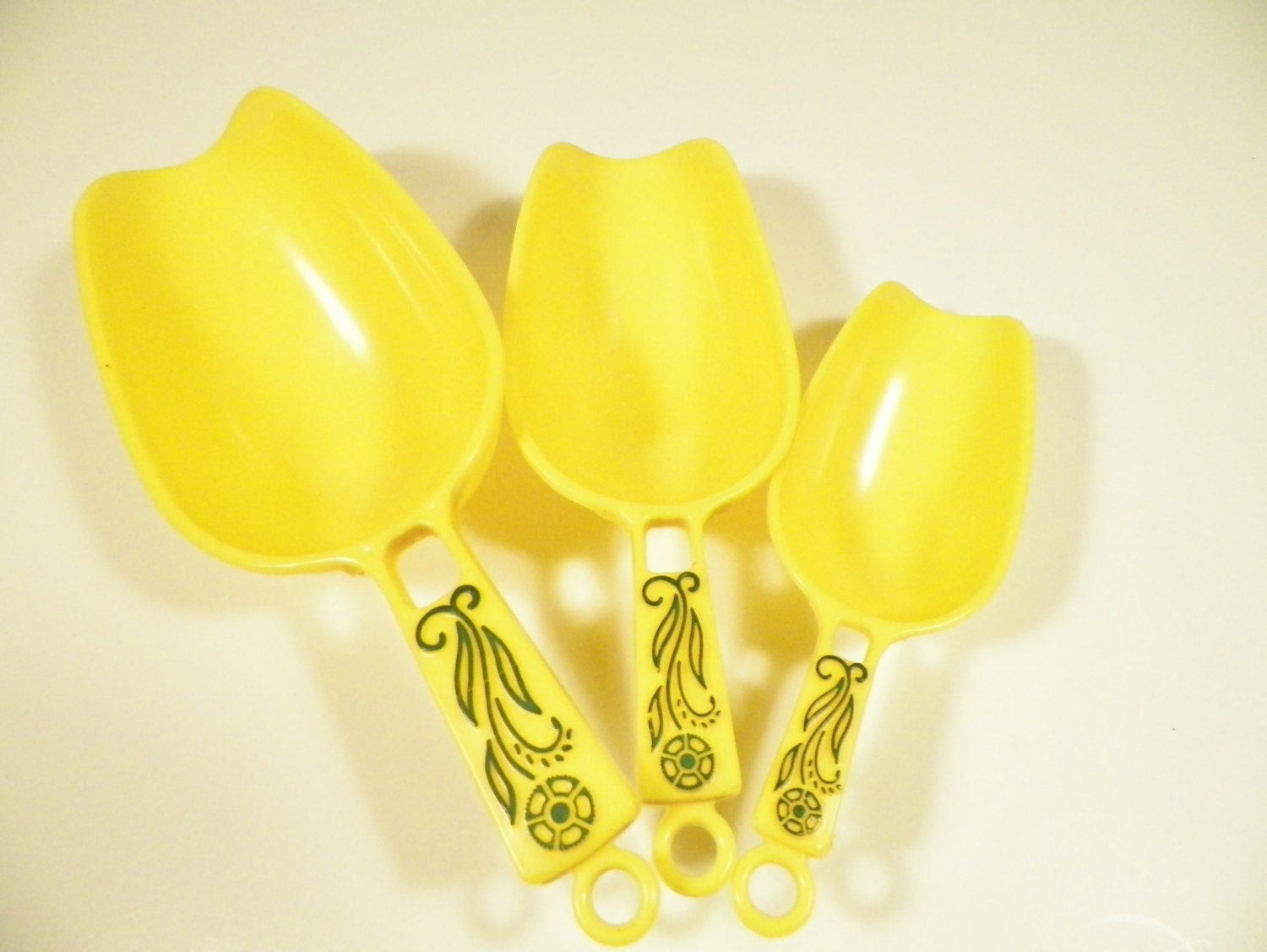 Yellow Plastic Measuring Scoops, Set Of 3, 1950s