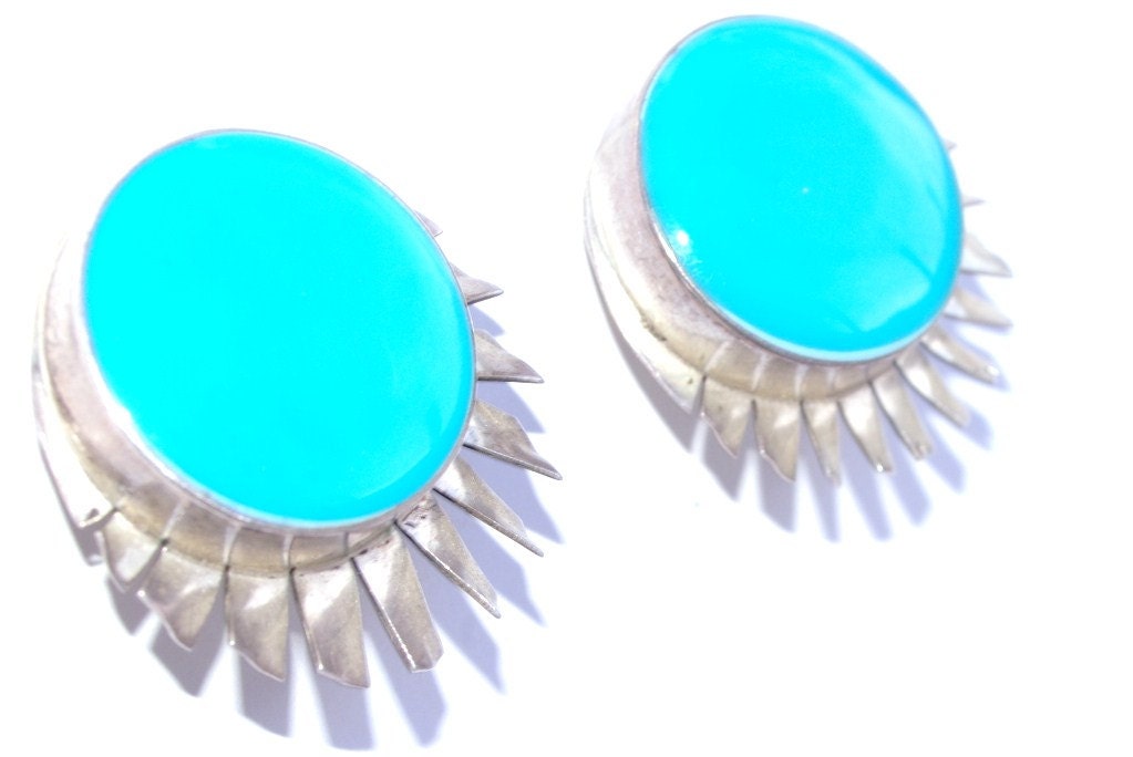 Silver Earrings Retro Mexican Aztec Turquoise Silver Enamel Fan Tail Oversize Round 1980s Earrings - RosemyneVintage