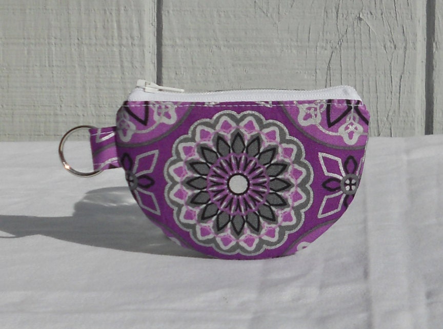 Half circle earbud pouch, change pouch