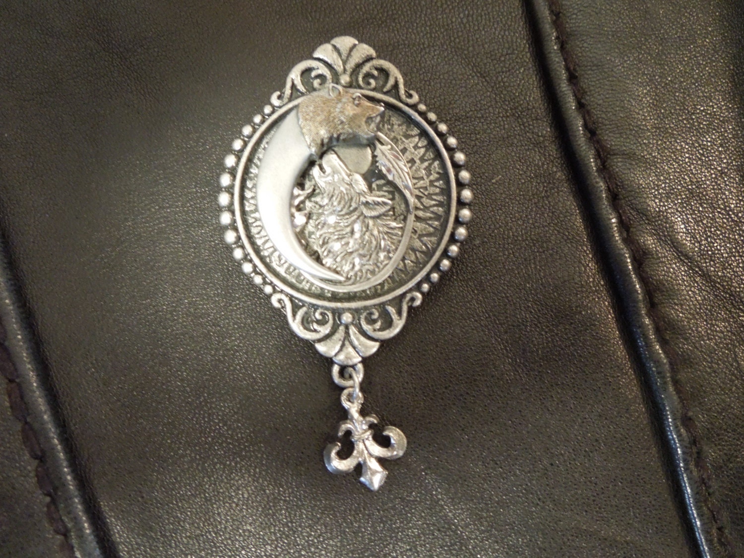 Were-Hunter Fang Brooch