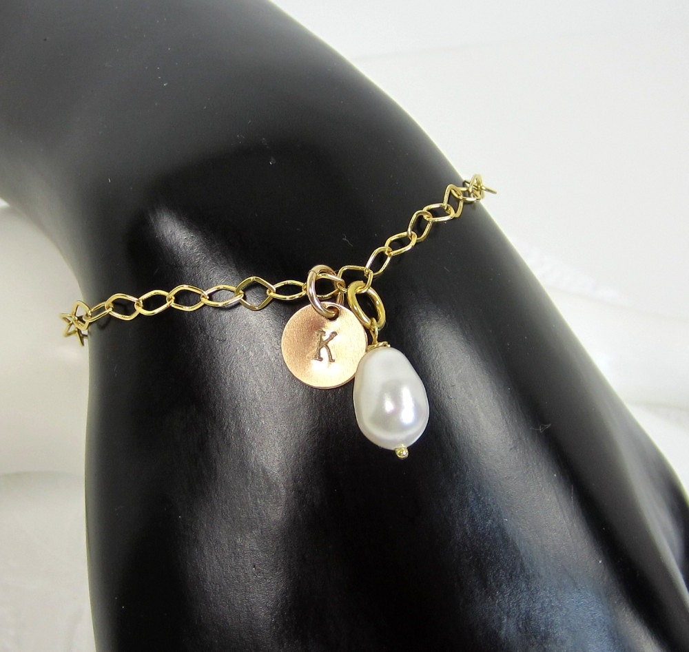 Personalized Pearl Bracelet, Initial Bracelet,Bridesmaids Gift Bracelet, Friendship bracelet, bridal party bracelet, bridal jewelry