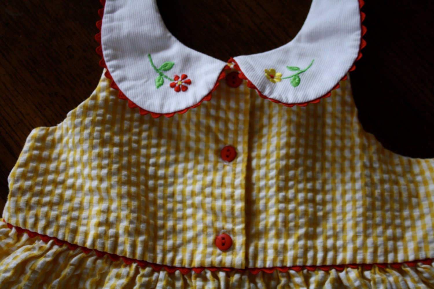 Girl's Vintage sundress / gingham seersucker halter dress / yellow and white / Girl's size 6X