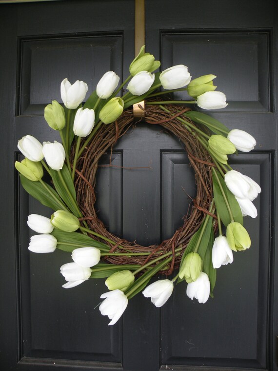 Green and White Tulip Spring Summer Wreath