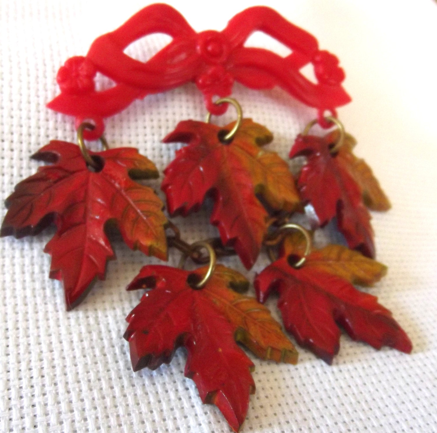 Vintage Celluloid Brooch, Jewelry, Leaf Dangle Pin, Great Condition, Collectible
