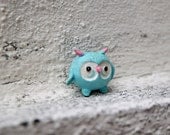 curios blue owl,  Refrigerator Magnet Fridge magnet Kitchen Decor Clay Collectable