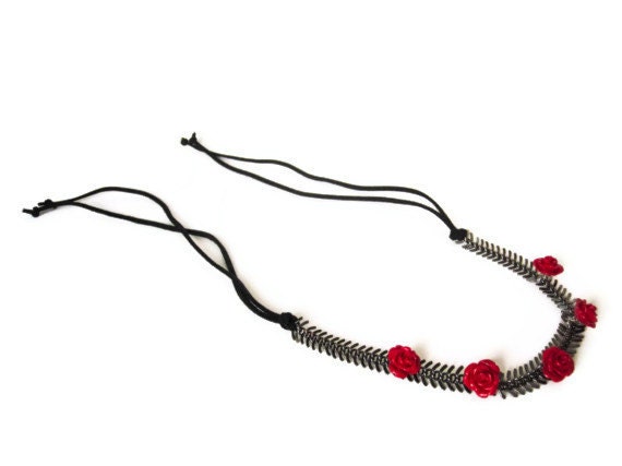 Red roses on fish tail chain necklace