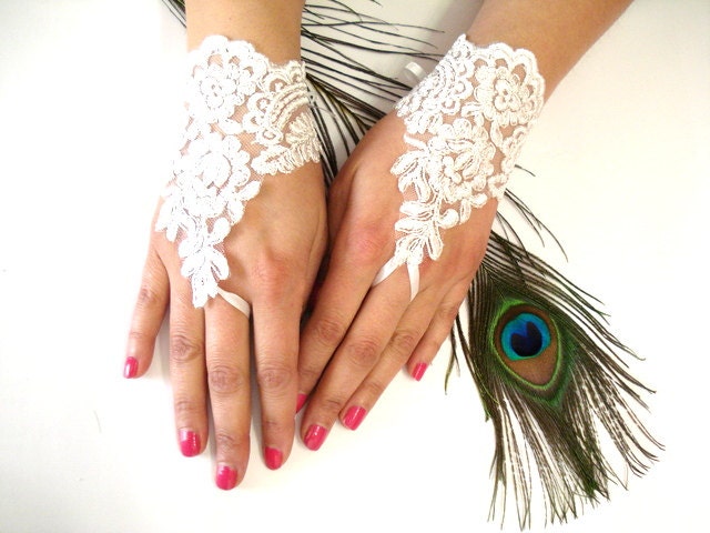 Bridal Gloves, Wedding Gloves, Ivory Lace gloves, Fingerless Gloves, Ivory wedding, cuffs, wedding cuffs, bride, bridal gloves, Bridal cuffs