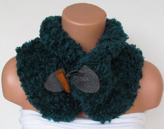 Hand Knitted Infinity Loop  Scarf,Neckwarmer,Green Circle Scarf,Cowl, Winter Accessories, Fall Fashion,Holiday Accossories,Chunky Scarf.