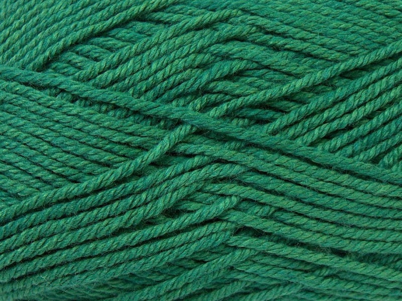 Cotton yarn. Emerald green summer light yarn by Mashacrochet