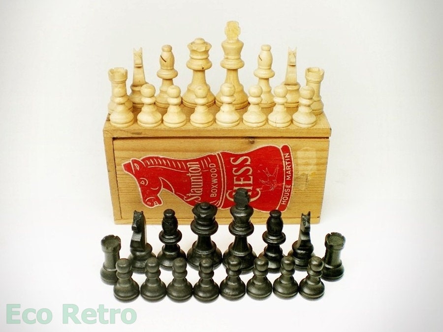 Vintage Staunton Style Boxwood Chess Set in original box by House Martin