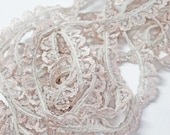 Cream Scalloped Lace with Light Mauve Edging