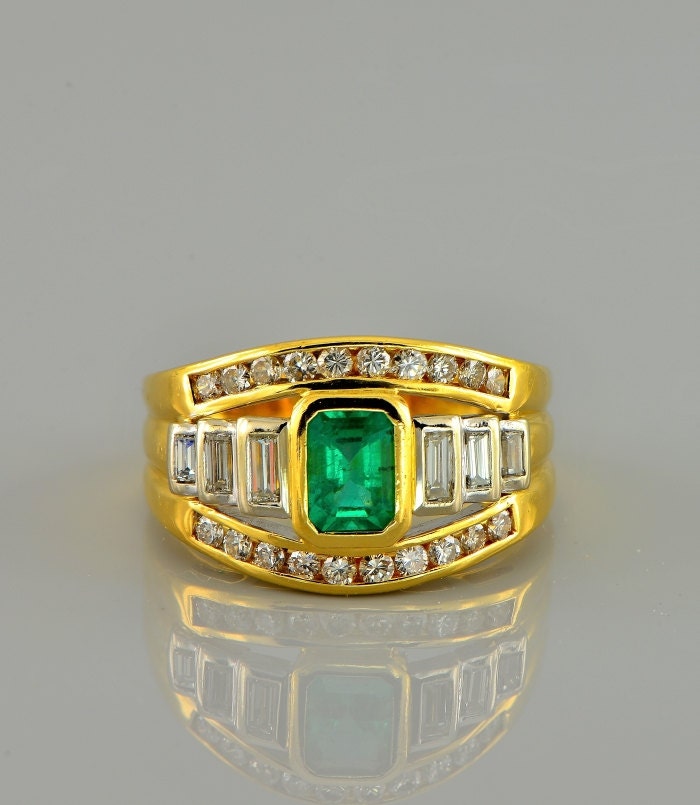 Spectacular 1.00 Ct Colombian emerald and 1.30 Ct diamond vintage ring