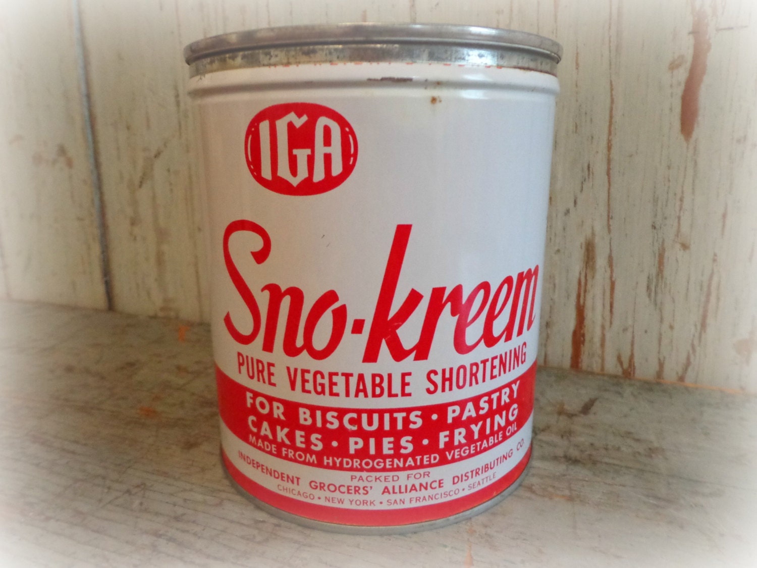 vintage SNO-KREEM vegetable shortening tin / mid-century kitchen prop / red white / IGA food can / epsteam