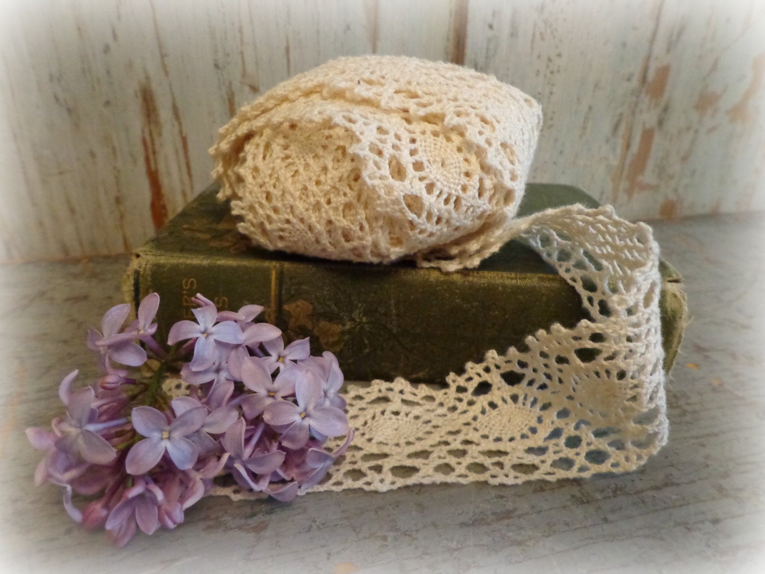 FREE SHIPPING / lovely vintage crocheted lace trim / mid century handmade supply / cream white ivory /  EPSTeam