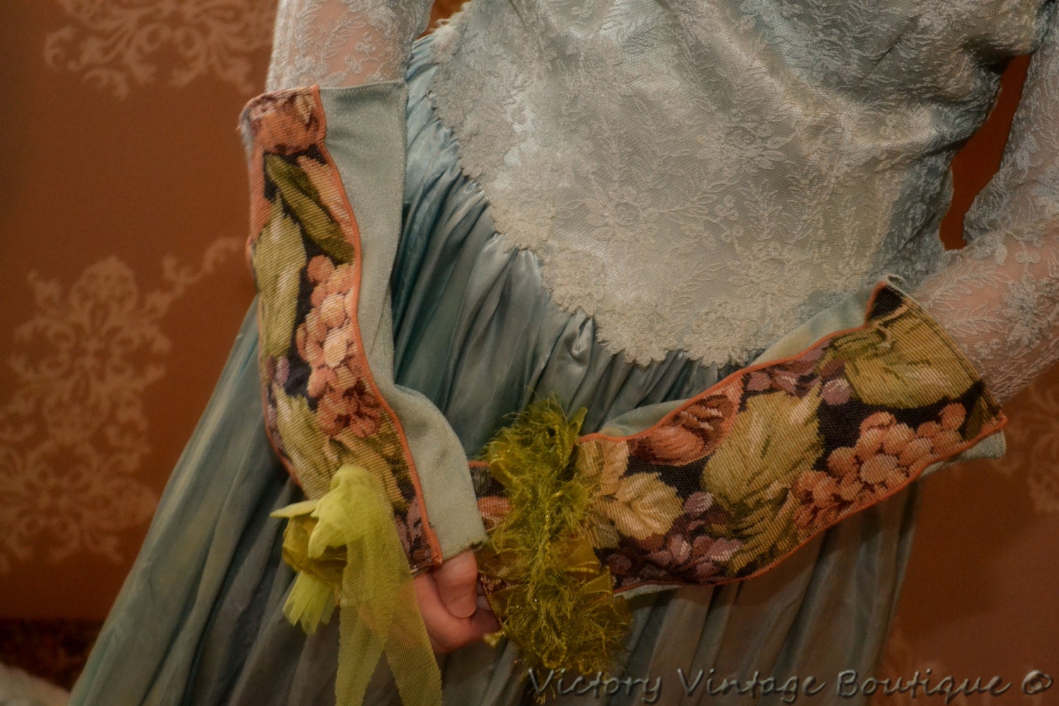 Tapestry, sleeves, fingerless gloves, vintage gloves, accessories, costume, arm sleeve, cuffs, fruits, grapes,gloves