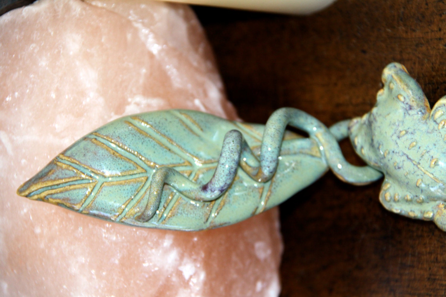 Little ceramic leaf w/tendrils hangs nicely to accent pictures or sit on a shelf