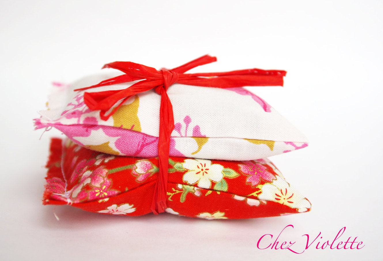 French lavender sachet Dried Lavender bags pillow floral japanese fabric farmhouse red white christmas - chezviolette