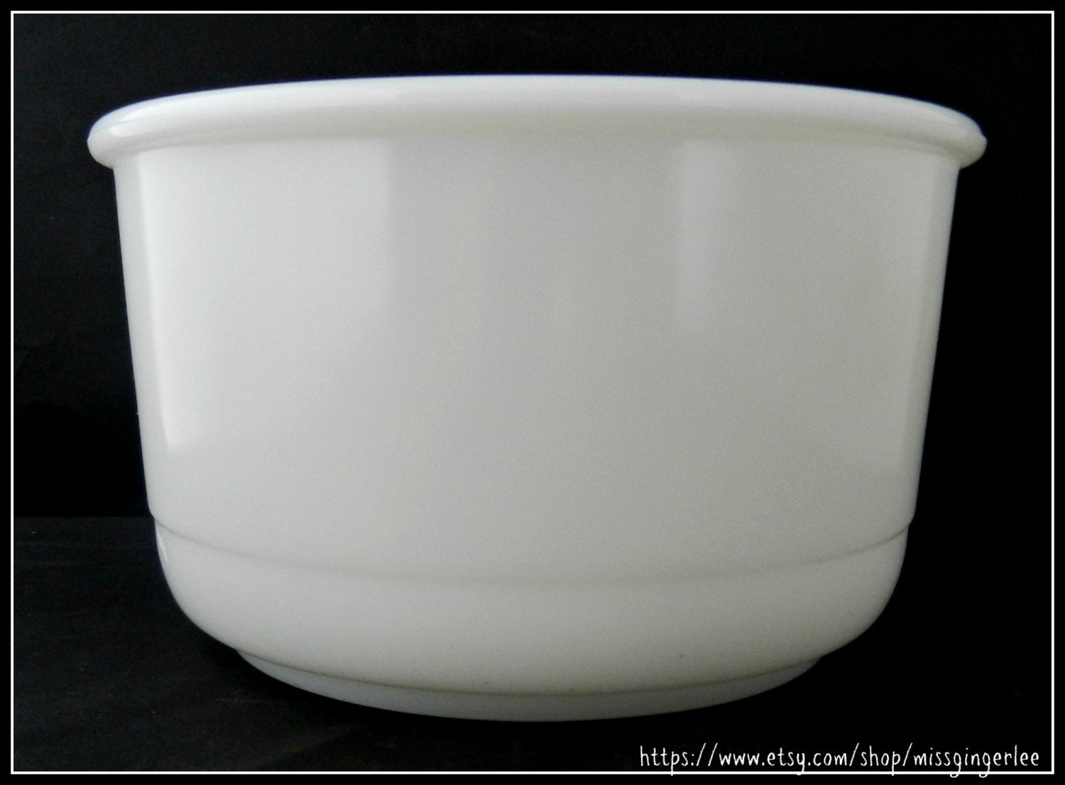 Medium vintage round ribbed white milk glass kitchen mixing bowl stand mixer bowl
