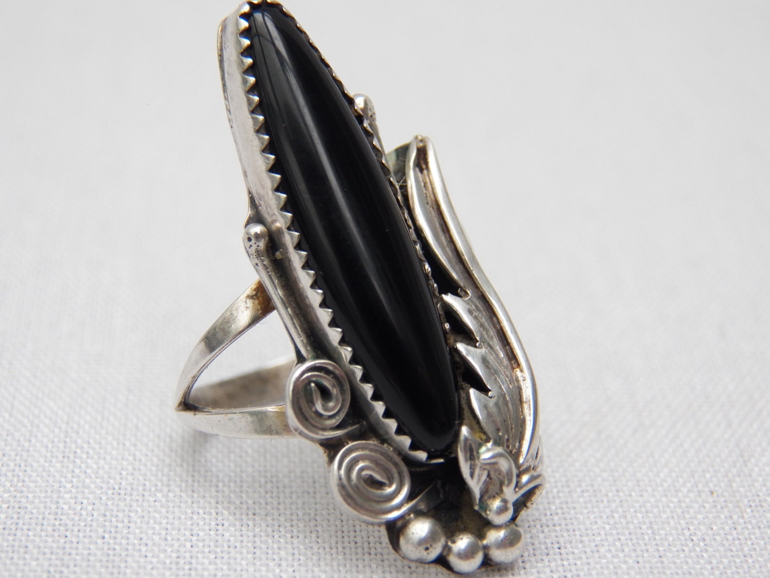 Large Vintage Navajo Signed JJ Sterling Silver and Bezel Set Onyx Stone Ring - Feather and Intricate Detail-  Fine Jewelry Fashion Statement