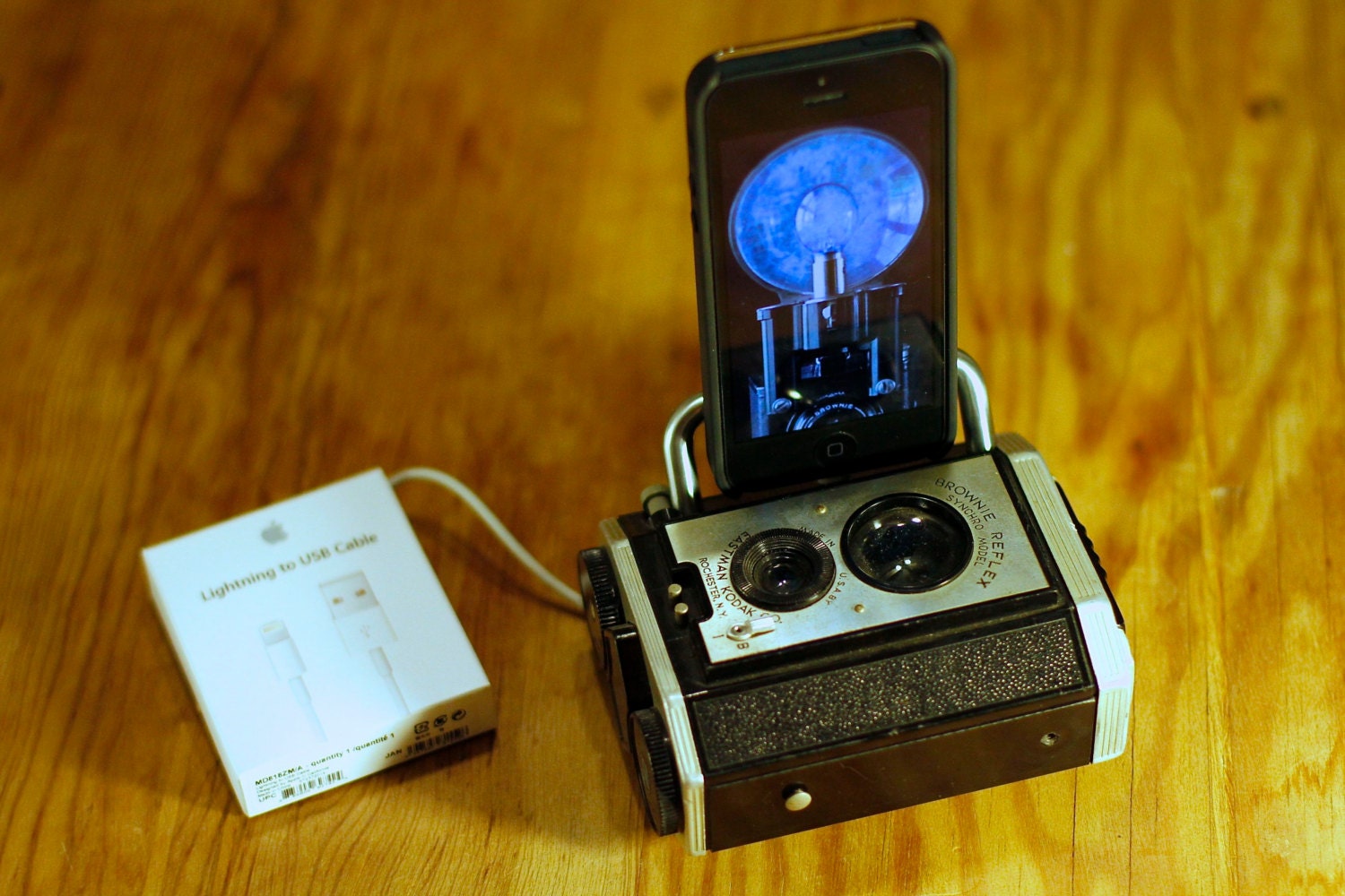 iPhone 5 charger / Dock - Vintage BROWNIE camera