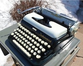 SPRING SALE Vintage Underwood De Luxe Quite Tab Manual Typewriter, Portable, Forest Green and Mint Green, Mad Men, Mid Century Modern, Made