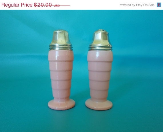 SPRING SALE Vintage Hazel Atlas Moderntone Pattern Pink Salt n Pepper Shakers, 1930s, Pastel Mid Century Modern, Cottage Chic, Shabby Chic