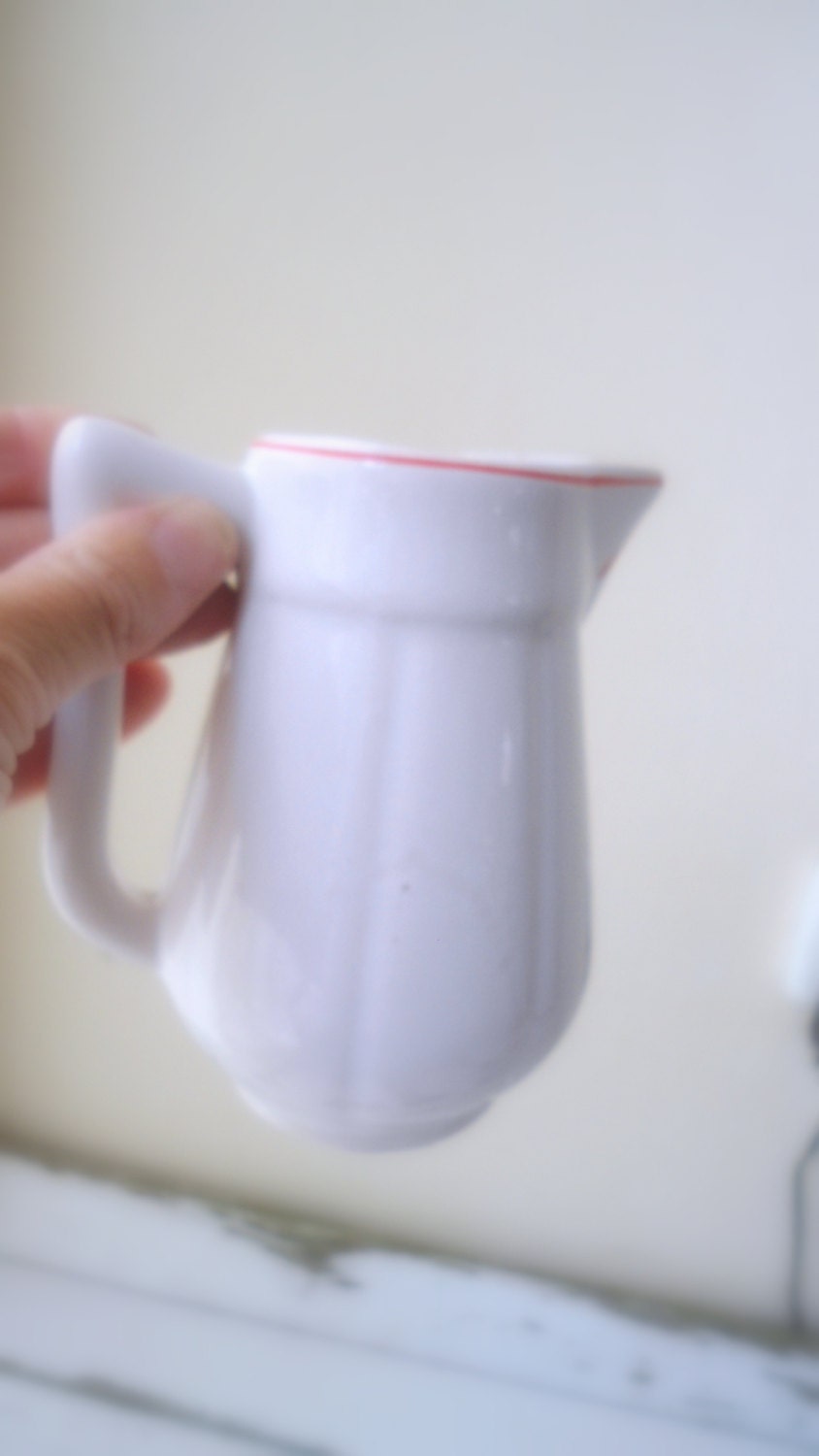 vintage milk jug- white /red jar- 50s- table design-Mid Century- Home DECOR for her- kitchen serving jug