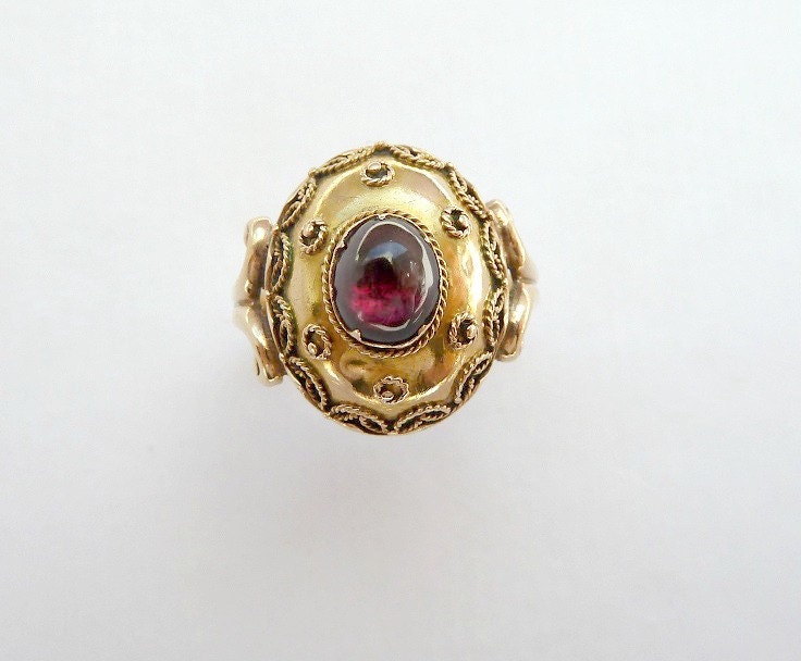 Elegant Unusual Antique Victorian Garnet Dome Etruscan Granulation Ring 14K 15ct