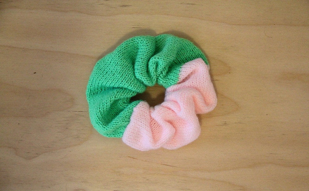 Knitted scrunchie