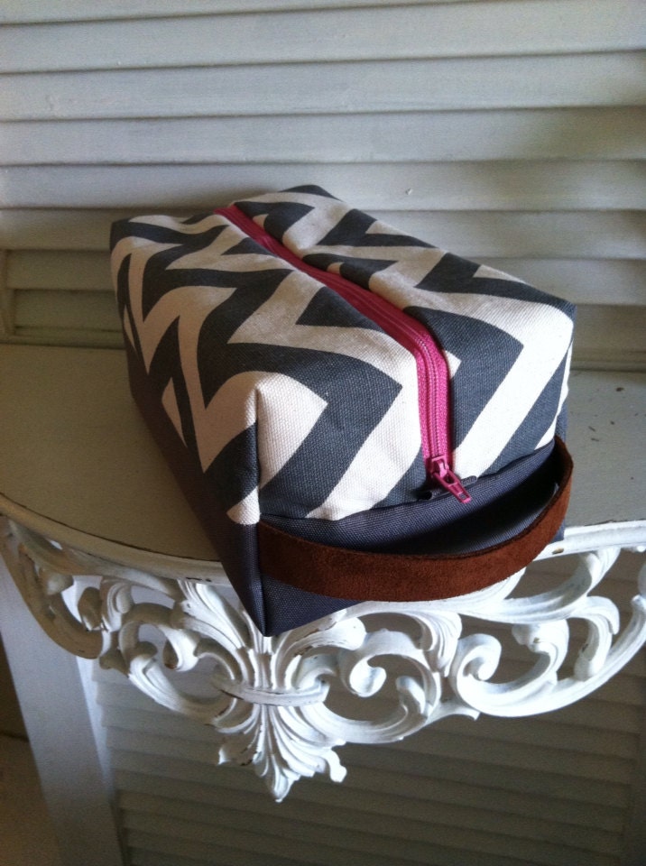 Chevron Women's toiletry bag // grey&pink