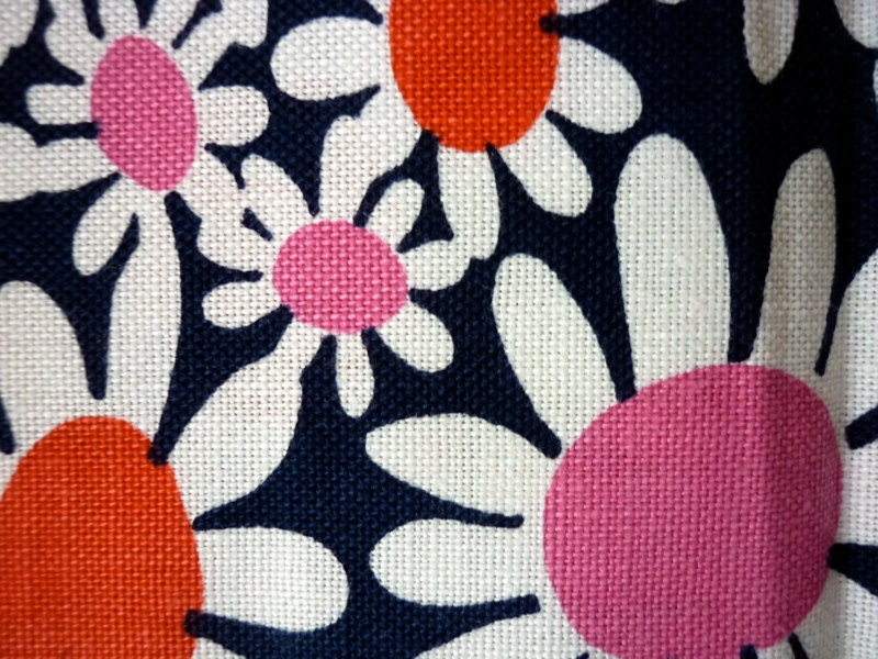 Vintage Scandinavian Mod Daisy Fabric / White Navy Red Pink / Retro Daisy Floral