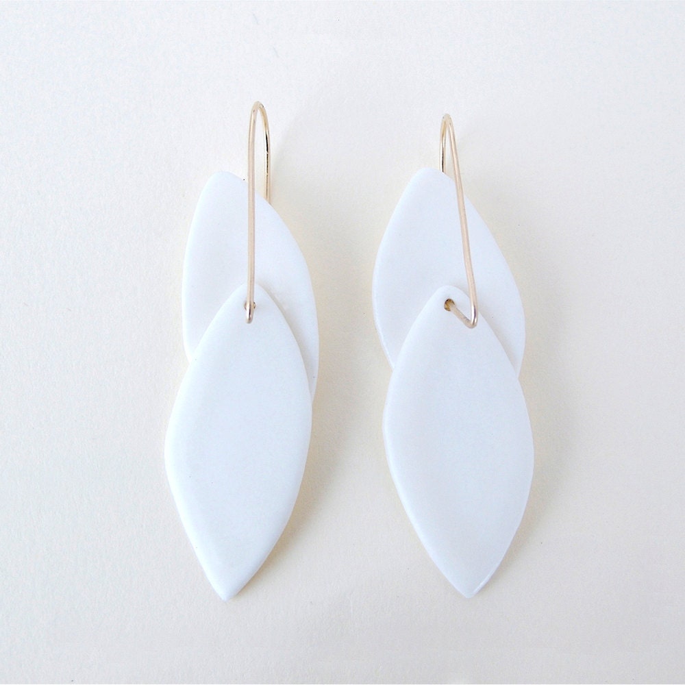 L o u i s e - Chic french earrings - White porcelain & gold filled earwires - Canopee Collection