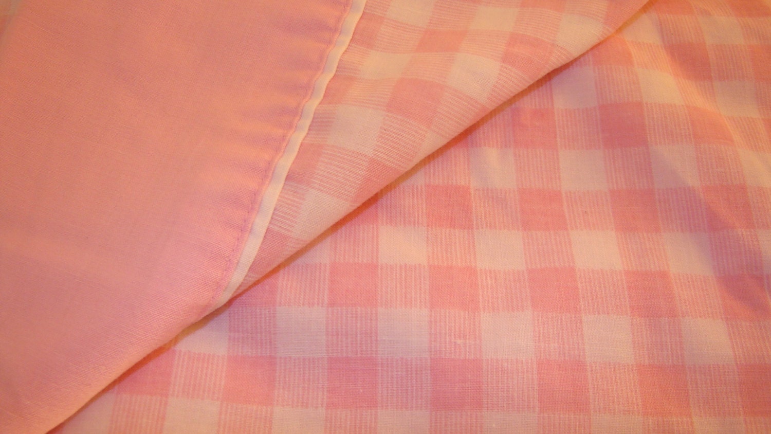 Vintage Bed Sheet Pale Pink for Spring and Summer. Muslin Full Flat. Checkers in Pink and White. Sheet Fabric.