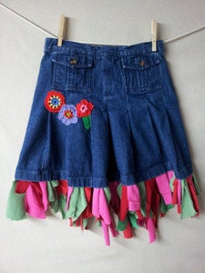 Cute little denim skirt just in time for Summer.