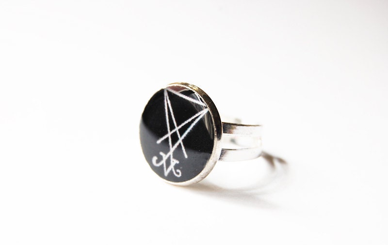 Sigil of Lucifer (Seal of Satan) - Handmade Vintage Cameo Ring